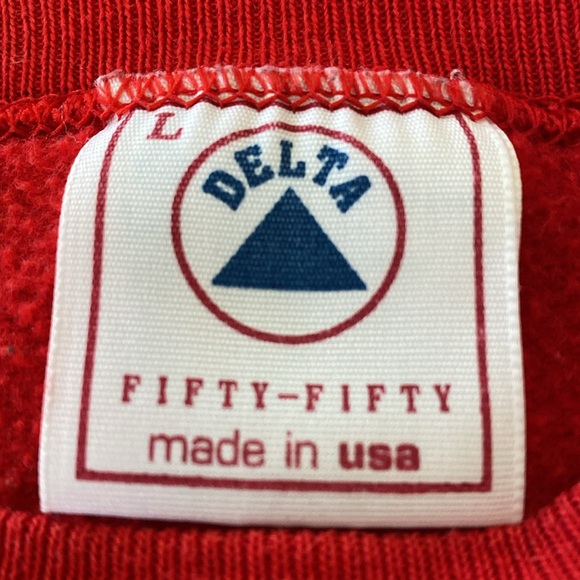 Delta Red Sweatshirt with White Snowflakes Good Condition Womens Large - Picture 2 of 10